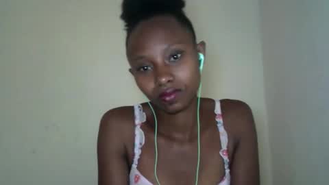 Snapshot of morgane_69 chatting on 05.21.26 morgane_69 online show from 05.21.26