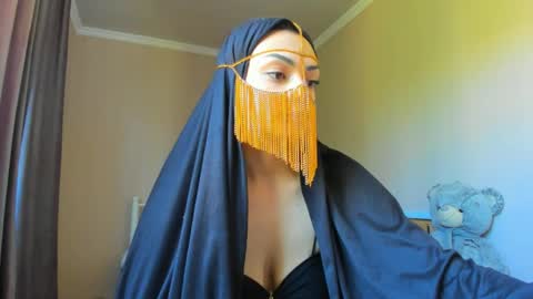 Snapshot of moroccan_diamond_ chatting on 05.14.26 Medina online show from 05.14.26