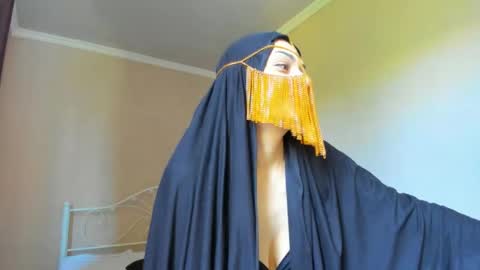 Snapshot of moroccan_diamond_ chatting on 05.16.26 Medina online show from 05.16.26