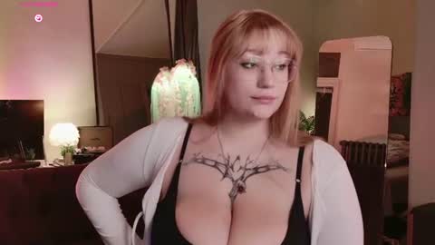 Snapshot of morvelyn chatting on 07.14.26 morvelyn online show from 07.14.26