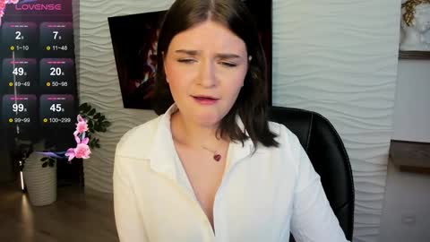 Snapshot of morygirl chatting on 10.04.25 mori online show from 10.04.25