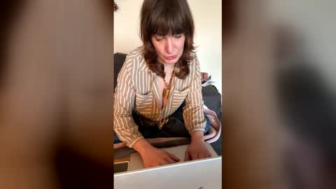 Snapshot of mossy_mommy chatting on 04.21.26 Mossy Mommy online show from 04.21.26
