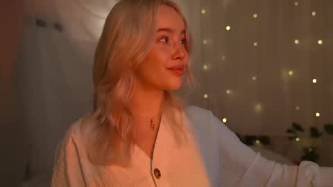 Snapshot of mother__of__dragons chatting on 09.22.25  Deni and Jett my weekly schedule online show from 09.22.25