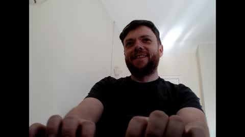 Snapshot of moveable chatting on 04.24.26 moveable online show from 04.24.26