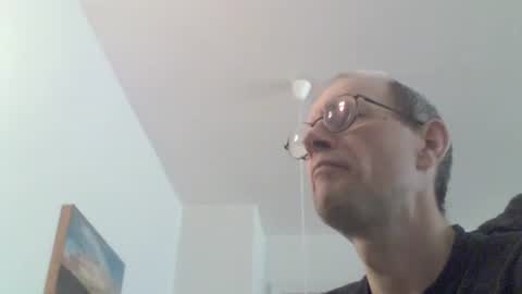 Snapshot of moviem1978 chatting on 05.12.26 Frederik online show from 05.12.26