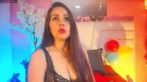 Snapshot of moxa_hot chatting on 06.25.26 moxa hot online show from 06.25.26