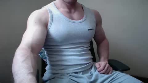 Snapshot of mrbiceps_23 chatting on 05.20.26 Mrbiceps23 online show from 05.20.26