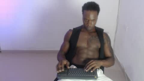 Snapshot of mrbyronstallion chatting on 11.07.25 byron online show from 11.07.25