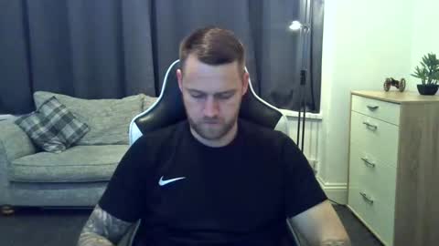 Snapshot of mrengland86566 chatting on 02.19.26 mrengland86566 online show from 02.19.26