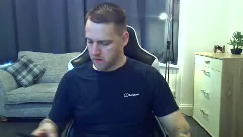 Snapshot of mrengland86566 chatting on 02.19.26 mrengland86566 online show from 02.19.26