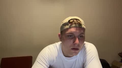 Snapshot of mrheat_ chatting on 11.04.25 Max online show from 11.04.25