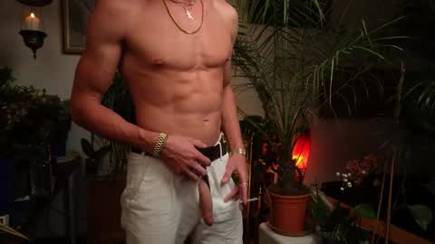 Snapshot of mrlong23cm chatting on 09.14.25 Mr Long online show from 09.14.25