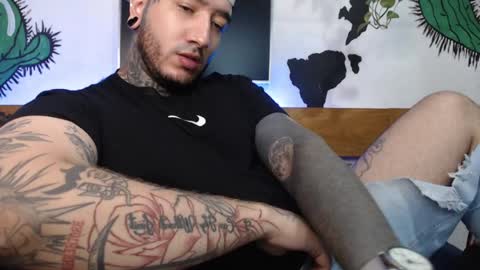 Snapshot of mrmanny__ chatting on 02.01.25 mrmanny__ online show from 02.01.25