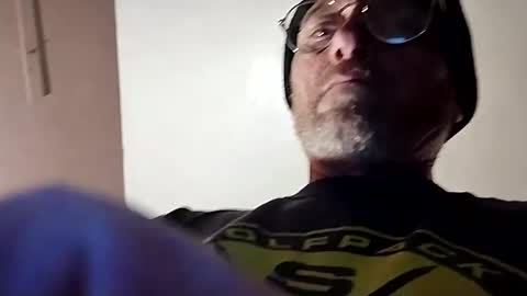 Snapshot of mrnmrsfucks4u2 chatting on 01.10.25 Mrnmrsfucks4u2 online show from 01.10.25