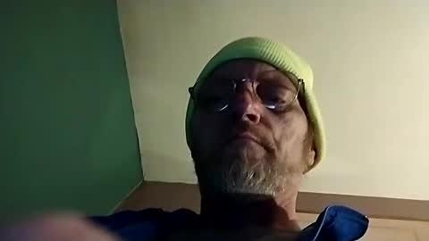 Snapshot of mrnmrsfucks4u2 chatting on 02.26.25 Mrnmrsfucks4u2 online show from 02.26.25