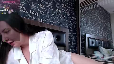 Snapshot of mrs__le chatting on 03.08.25 Lara online show from 03.08.25