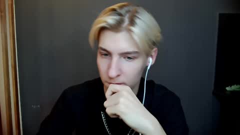 Snapshot of mrsexycum4u chatting on 01.03.25 Adam online show from 01.03.25