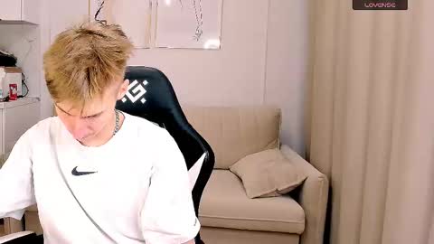 Snapshot of mrsexycum4u chatting on 10.21.25 Adam online show from 10.21.25