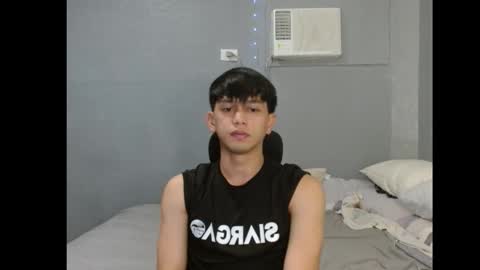 Snapshot of mrshawn95 chatting on 10.10.25 shawn online show from 10.10.25