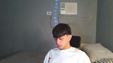 Snapshot of mrshawn95 chatting on 11.04.25 shawn online show from 11.04.25