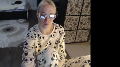 Snapshot of mrsluck chatting on 04.23.26 Sasha online show from 04.23.26