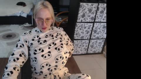 Snapshot of mrsluck chatting on 04.24.26 Sasha online show from 04.24.26