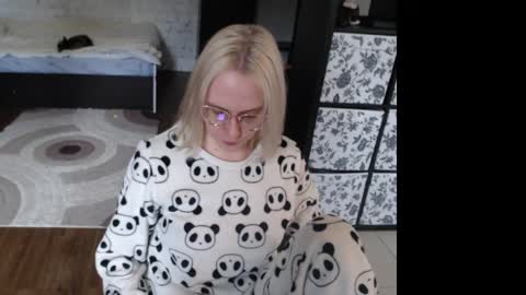 Snapshot of mrsluck chatting on 04.26.26 Sasha online show from 04.26.26