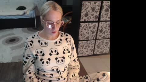 Snapshot of mrsluck chatting on 04.28.26 Sasha online show from 04.28.26