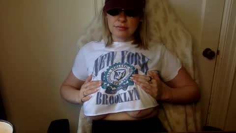 MrsPrissXO online show from 04.30.26