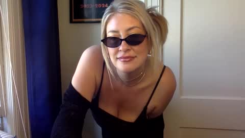 MrsPrissXO online show from 05.13.26