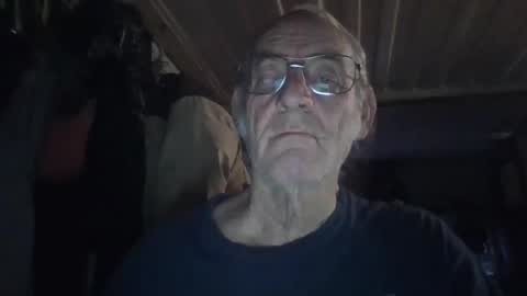 Snapshot of mrsubman chatting on 04.08.26 Chuck online show from 04.08.26