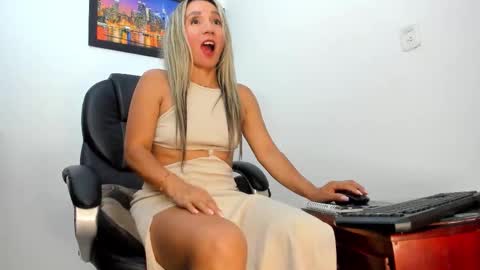 ms_lunarose online show from 10.24.25