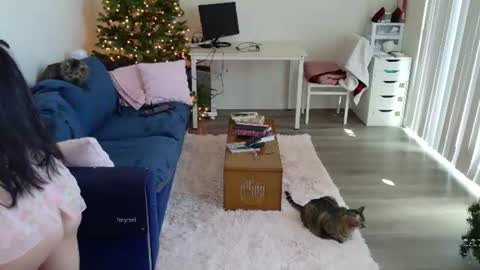 Snapshot of ms_mochii chatting on 06.12.26 R o r i SnapChat heyroriv2 wednesday - sunday Noon oclock mountain - 5pm mountain online show from 06.12.26