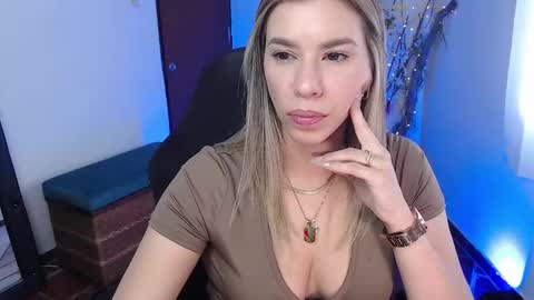 Snapshot of ms_sofiax chatting on 10.21.25 Sofia online show from 10.21.25