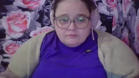 Snapshot of mscamirose15 chatting on 12.18.25 Ms. Cami Rose online show from 12.18.25