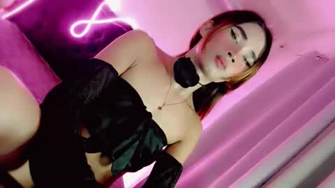 mscherry_ online show from 02.11.26