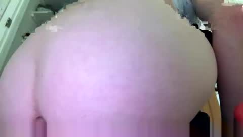 Snapshot of msfreckles92 chatting on 04.30.26 msfreckles92 online show from 04.30.26