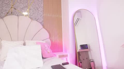 Snapshot of mssburbuja chatting on 11.15.25 Manuela online show from 11.15.25