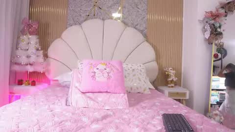 Snapshot of mssburbuja chatting on 11.21.25 Manuela online show from 11.21.25