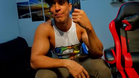 Snapshot of mstr_machotefit chatting on 11.08.25 mstr_machotefit online show from 11.08.25