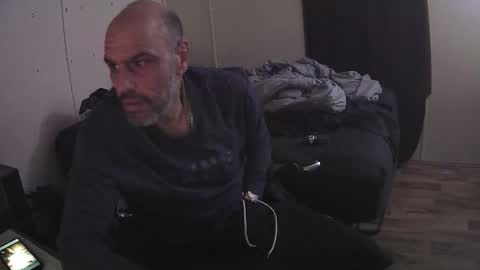 Muffdiver online show from 04.10.26