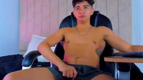 Snapshot of muichiro_tokito1 chatting on 02.28.25 muichiro tokito1 online show from 02.28.25