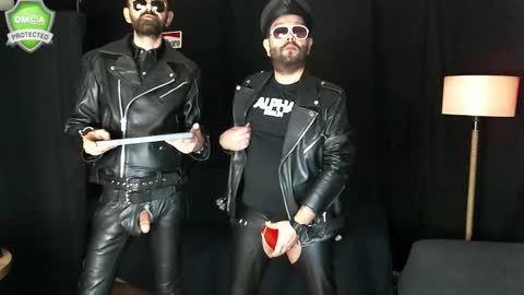 Snapshot of muratturkei chatting on 12.15.24 MasterBros online show from 12.15.24