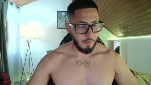 Snapshot of muscle_cock32 chatting on 12.16.24 David Big online show from 12.16.24
