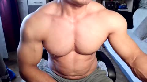 Snapshot of musclebredon chatting on 06.21.26 BRENDON online show from 06.21.26
