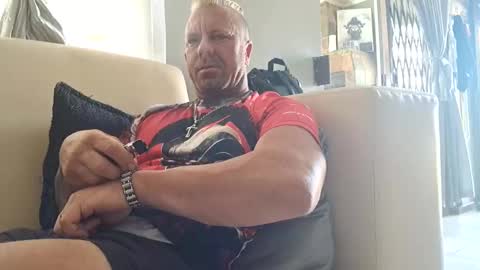 muscledaddy69s online show from 12.02.25