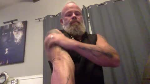 Snapshot of muscledick40 chatting on 09.17.25 muscledick40 online show from 09.17.25