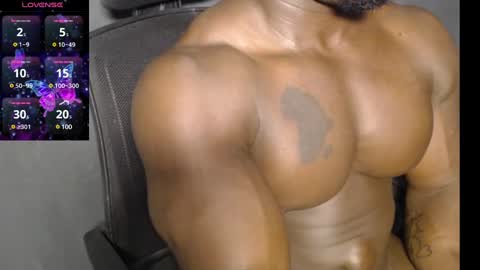 Snapshot of musclegodsammy23 chatting on 12.14.24 musclegod23 online show from 12.14.24