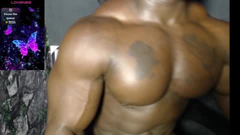 Snapshot of musclegodsammy23 chatting on 01.18.25 musclegod23 online show from 01.18.25