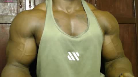 Snapshot of musclegodsammy23 chatting on 09.17.25 musclegod23 online show from 09.17.25